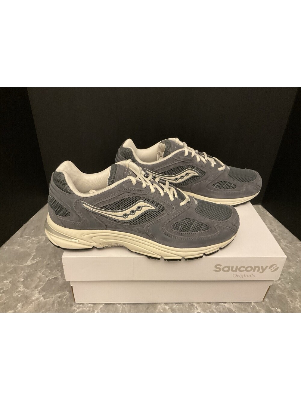 New! Mens Saucony Grid Jazz 9 Graphite/Cream Athletic Shoes. Size 11. Awesome!